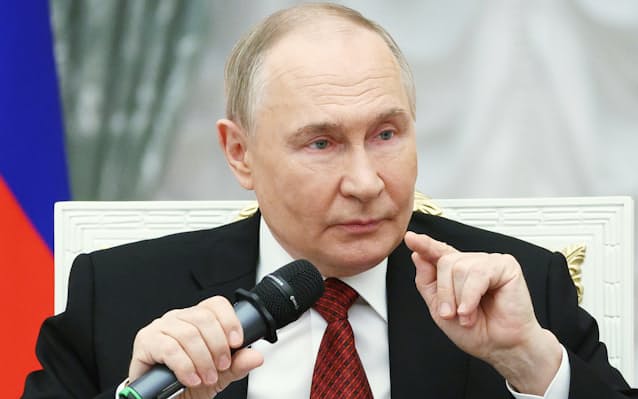 ソ連崩壊の二の舞い、軍拡競争でプーチン体制崩壊の可能性　ポーランド外相「プーチンはブレジネフと同じ道を歩んでいる」